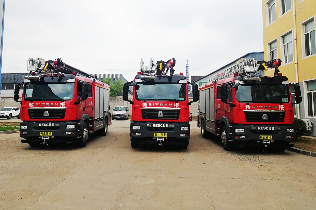 寧夏消防救援總隊“舉升搶險主戰(zhàn)消防車”發(fā)車儀式