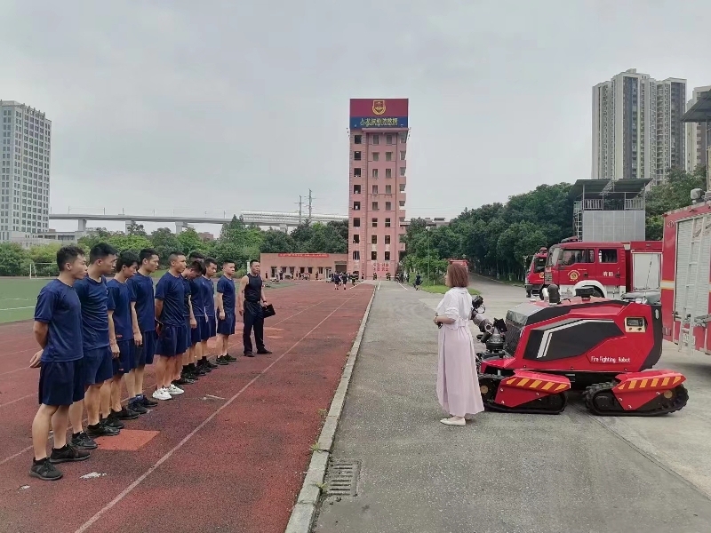 舉升搶險(xiǎn)主戰(zhàn)消防車、全地形消防滅火機(jī)器人巡展演示圓滿結(jié)束